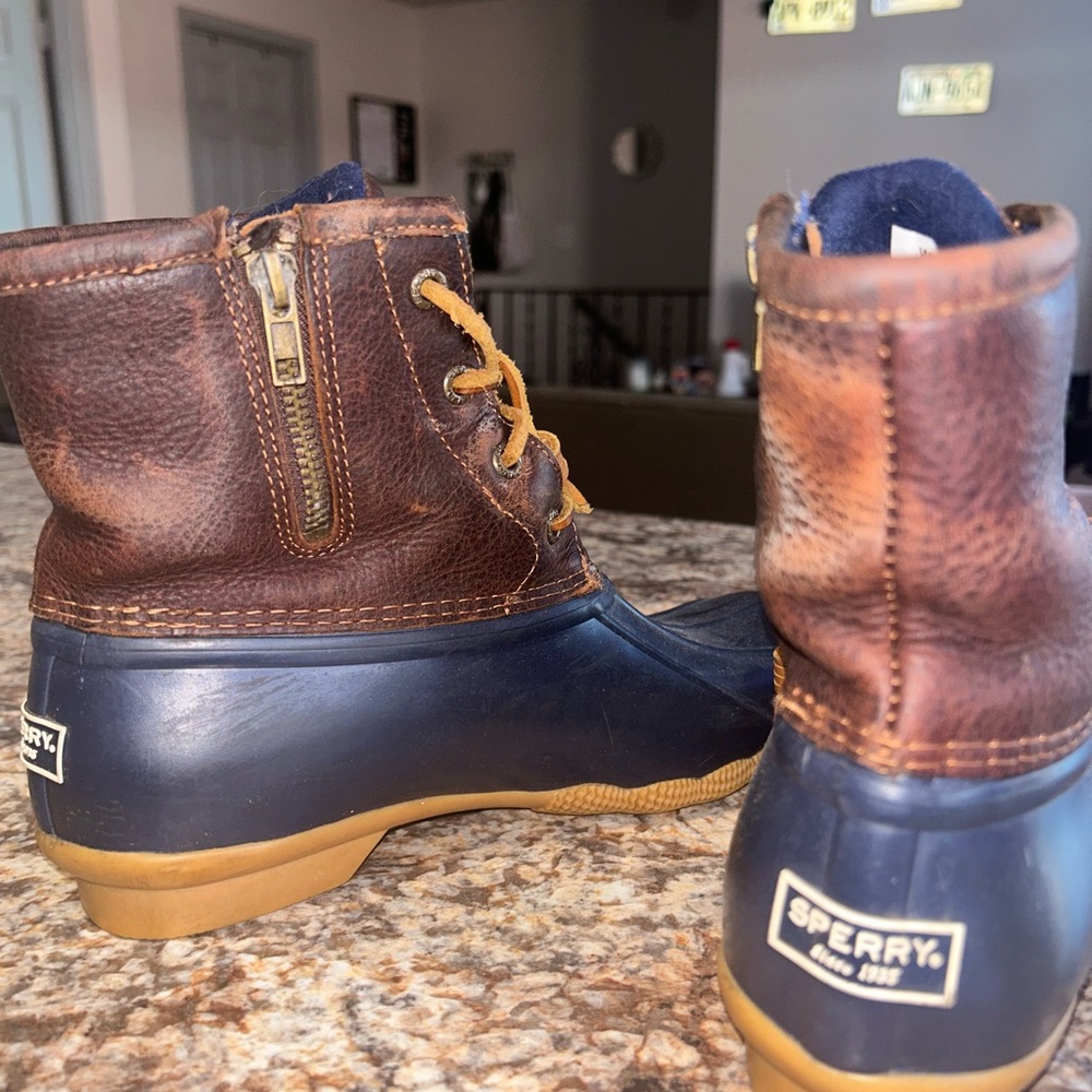 Sperry rain boot size 7